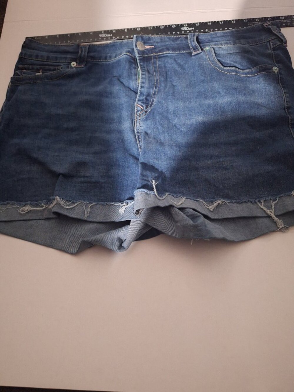 True Religion Jennie Mid Rise Curvy Denim Shorts Women’s Size 38 Medium Wash Str